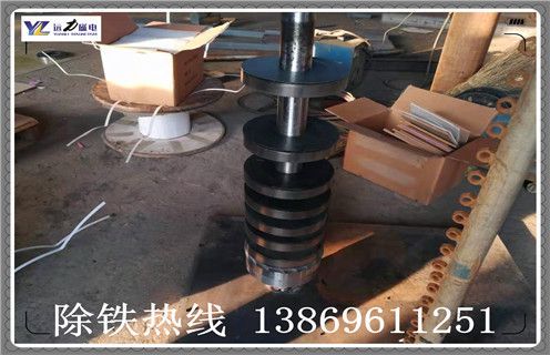 鐵礦干粉磁選機(jī)，鐵礦干粉磁選機(jī)經(jīng)得起客戶比較_磁性礦鐵礦干粉磁選機(jī)經(jīng)得起客戶比較_鐵礦干粉磁選機(jī)經(jīng)得起客戶比較工作視頻皮帶及結(jié)構(gòu)價(jià)格
