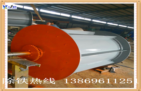 全磁　遠(yuǎn)力磁電生產(chǎn)的全磁滾筒通常安裝在輸送帶端頭上，使用環(huán)境更適用于大批量的礦石，谷物，沙子，砂礫，塑料，木材，碎玻璃，廢料等干性物料中的跟大含量的鐵屑，鐵片，鐵塊或者其他鐵磁性物料自動(dòng)分離。